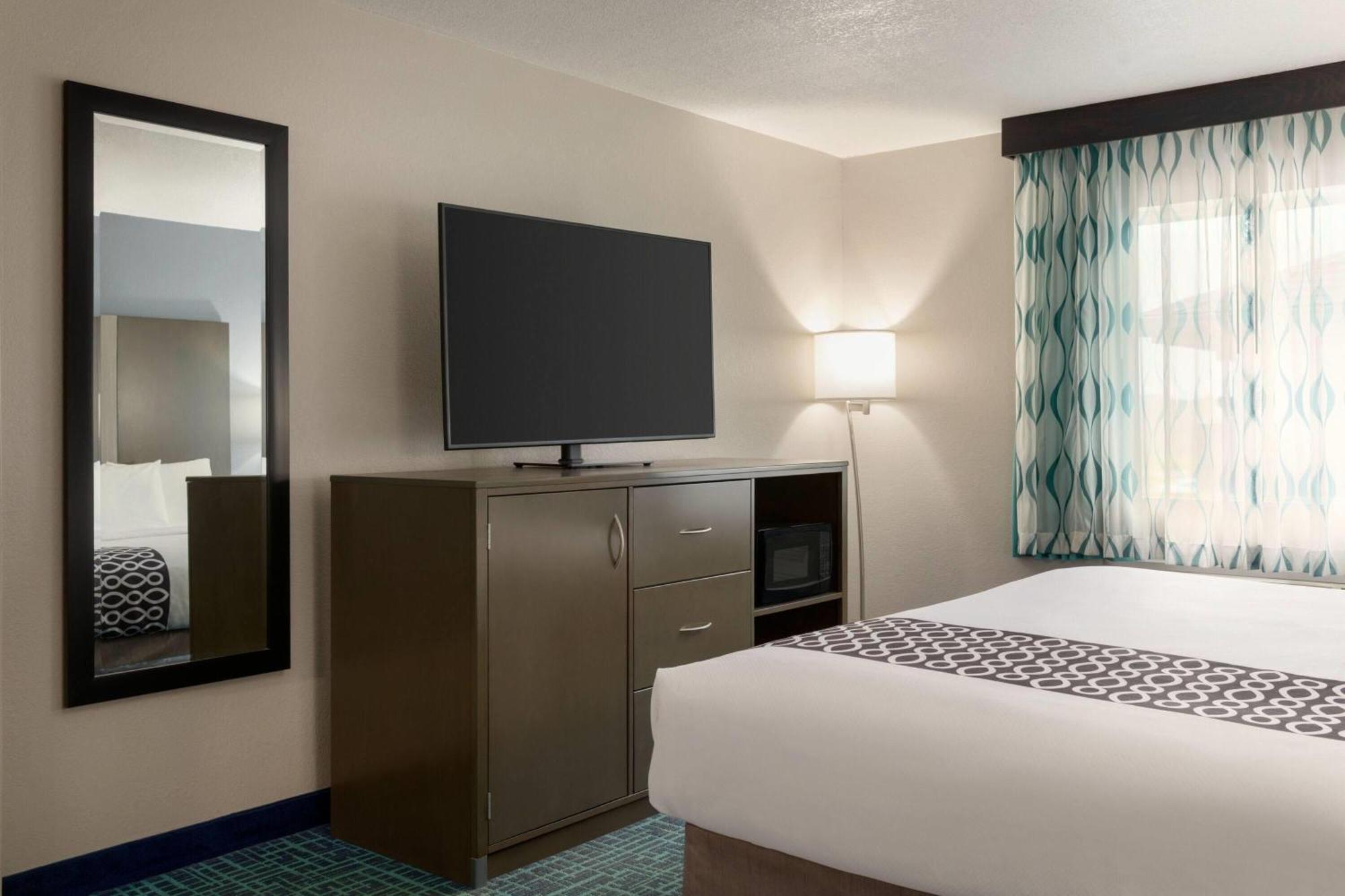 La Quinta Inn & Suites By Wyndham Peru Starved Rock St Park Экстерьер фото
